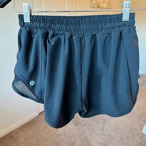 Lululemon Hotty Hot Short 2.5 inch